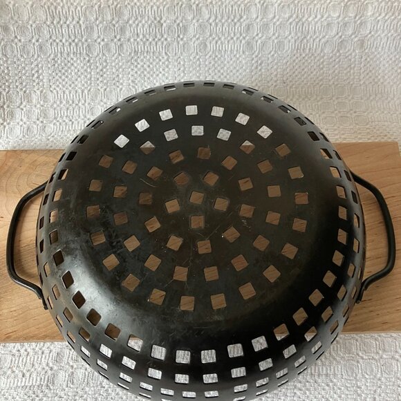 Kingsford Outdoor Grill Non-Stick Perforated Grill 11" diameter 3" deep Used - Picture 4 of 6